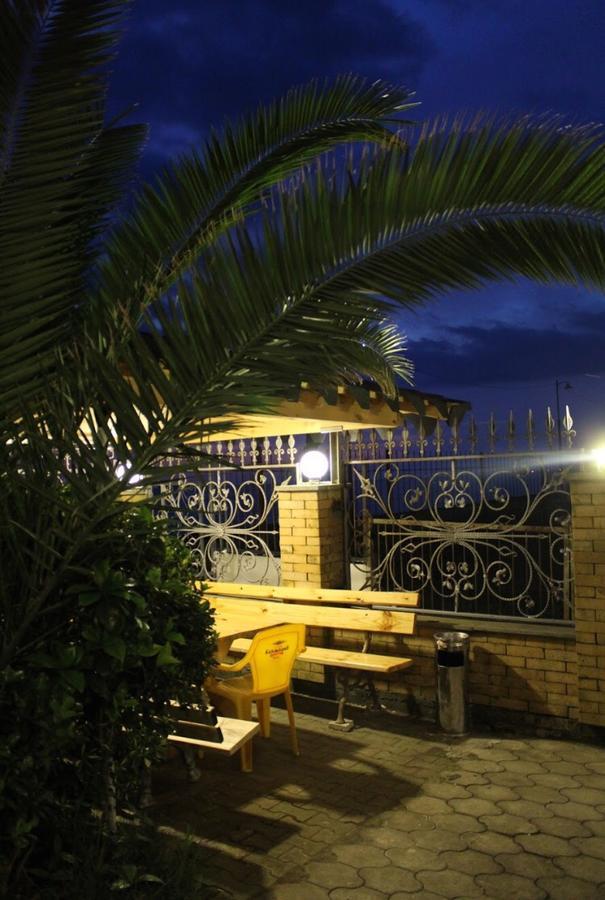 Hotel George Ureki Esterno foto
